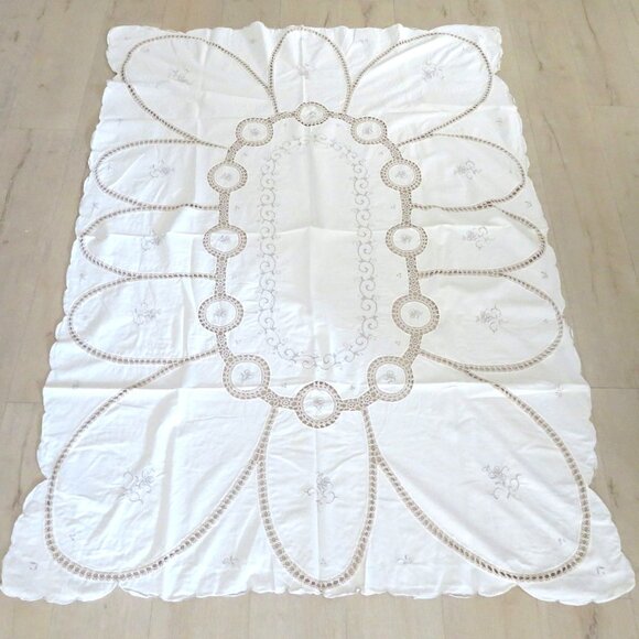 Vintage Beige Cotton Tablecloth Embroidered Floral Crochet Lace Details 48 x 66 - Picture 1 of 12